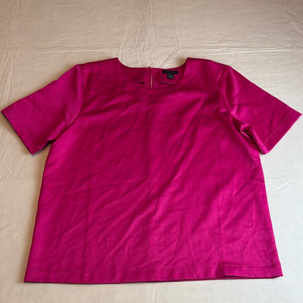 Ann Taylor Women's Fuchsia Pink Crewneck Short Sleeve Top Size S